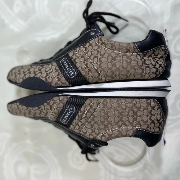 8.5 Coach Kelsie - Picture 4 of 11